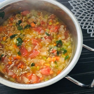 ひき肉とトマト、セロリのコンソメスープ